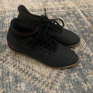 Indoor soccer cleats